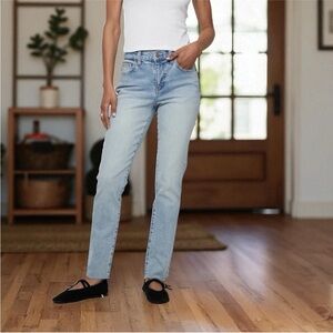 NWT Oliver Logan Crosby Relaxed Taper Jean in Light Worn Vintage 27